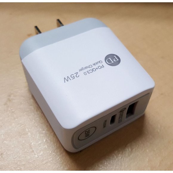 Fast PD Wall Charger Dual Port QC 3.0 USB Type C and USB A Ports - Picture 5 of 7